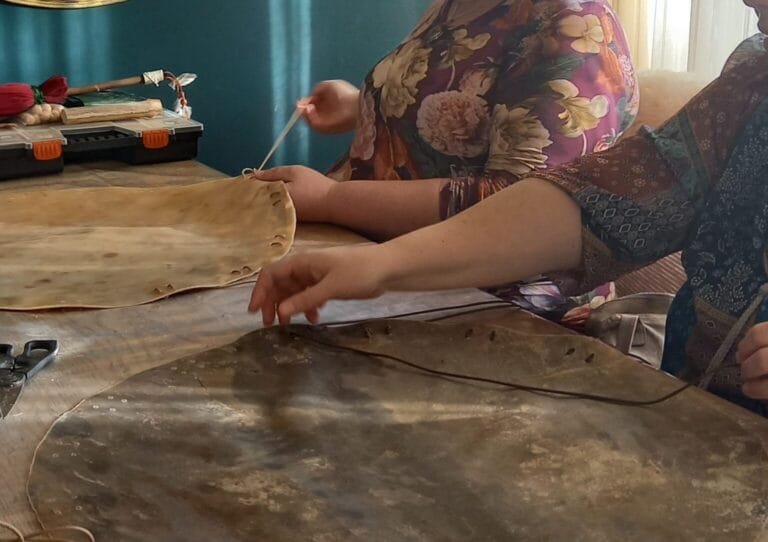 Samen aan het werk, sjamaandrums